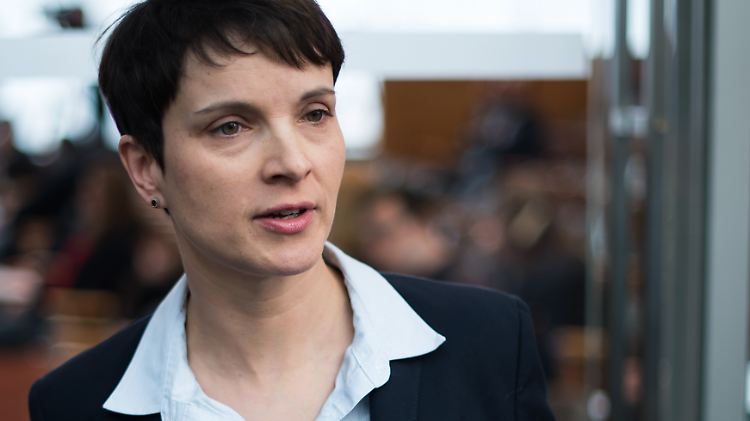 AfD-Chefin Frauke Petry nähert sich rhetorisch Björn Höcke an. 