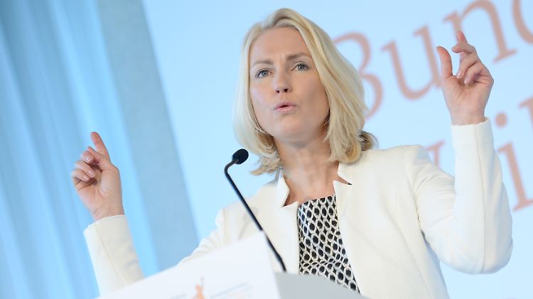 Familienministerin Schwesig machte deutlich: Wenn Finanzminister Schäuble Steuern senken will, müssen auch Entlastungen beim beim Kinderzuschlag drin sein.