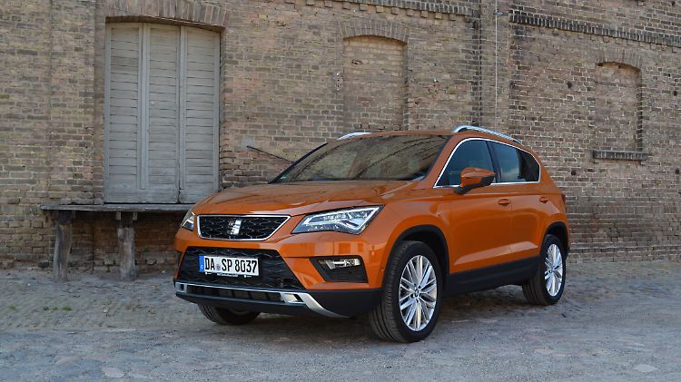 Ob die Farbe Samoa Orange die richtige ist, muss jeder selbst entscheiden. Wer aber auf der Suche nach einem Midsize SUV ist, der sollte am Seat Ateca nicht vorbeigehen.