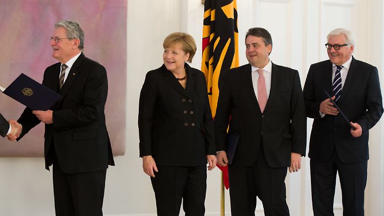 Joachim Gauck und drei Personen, die bei seiner Nachfolge mitmischen: Angela Merkel, Sigmar Gabriel und Frank-Walter Steinmeier.