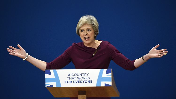 Theresa Maybereitet den Brexit mit markigen Worten vor. Sonst hat sie kaum eine Strategie.
