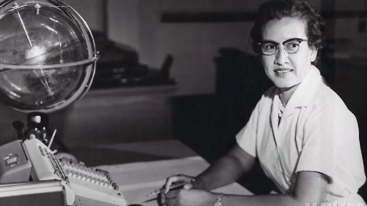 Die Nasa-Mathematikerin Katherine Johnson an ihrem Arbeitsplatz im Langley Research Center. (undatiert)