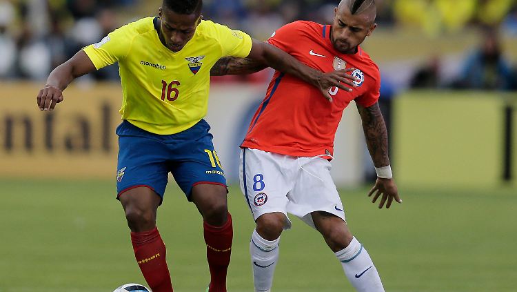 Ecuadors Antonio Valencia zeigte mit seinem Team gegen die Chilenen rund um Arturo Vidal eine überzeugende Leistung.