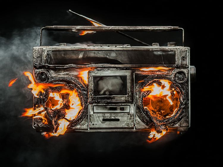 Da brennt der Ghettoblaster - das Album "Revolution Radio" ist ab sofort erhältlich.