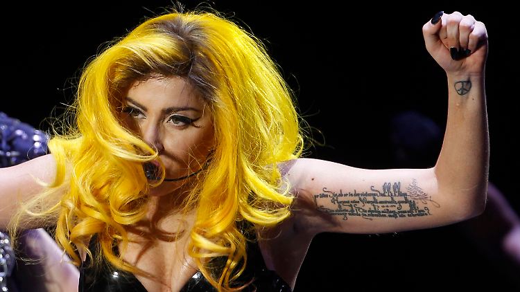 Lady Gaga bei ihrem Auftritt in Budapest, wegen dem sie die Awards verpasste.