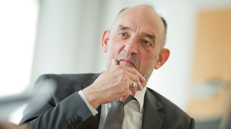 Der 60-jährige Scheele arbeitet bereits seit Herbst 2015 im Vorstand der Behörde und verantwortet darin den Bereich Arbeitsmarkt. 