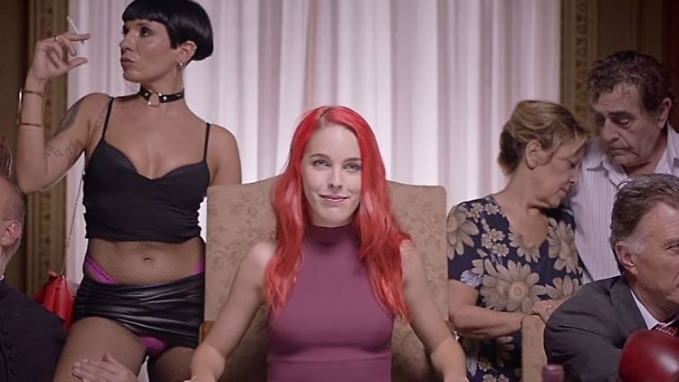 Ausschnitt aus "Patria" (Vaterland) - Ist das noch Werbung oder schon Gesellschaftskritik?