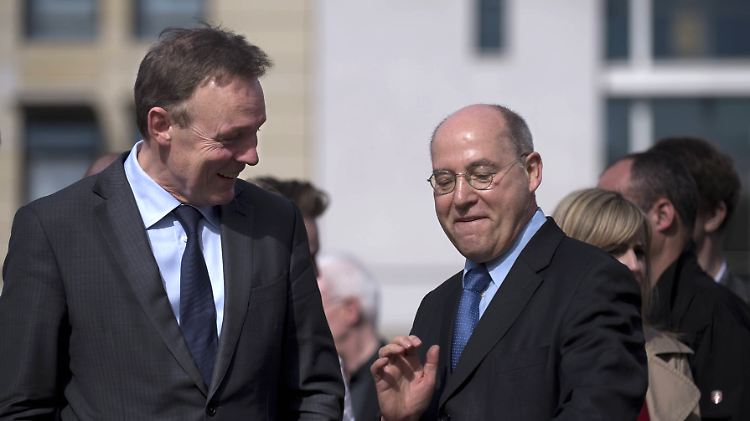 SPD-Fraktionschef Oppermann mit Linksparteipolitiker Gregor Gysi