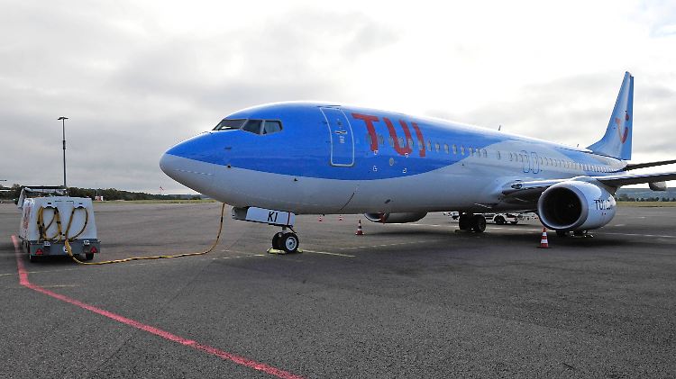 Tausende Passagiere sitzen fest: Weil die Mitarbeiter von Tuifly Jobverluste befürchten, melden sie sich massenhaft krank.
