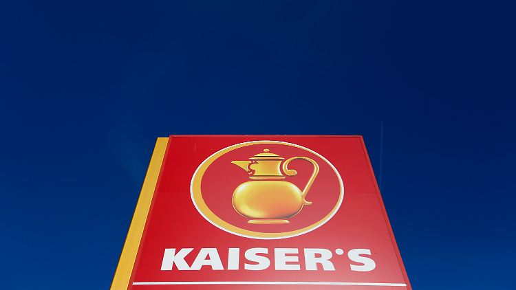 Harter Kampf um die Kette mit der fröhlichen Kaffeekanne.