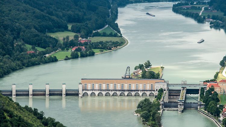 Es heißt heute "die" Donau. Im Alten Rom hieß der Fluss noch "danubio", was eine männliche Form ist.  