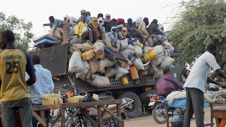 In Agadez brechen täglich Lkw mit Flüchtlingen gen Norden auf.