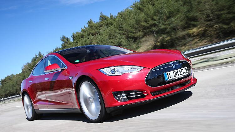 Nach einigen Unfällen ist der Autopilot von Tesla in die Kritik geraten. Jetzt warnt sogar ein Bericht des BASt.