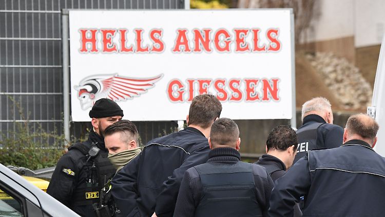 Die Polizei sichert den Tatort.