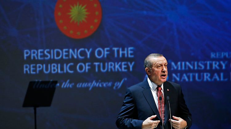 Der türkische Staatschef Recep Tayyip Erdogan fordert weiter eine Anklage von Jan Böhmermann.