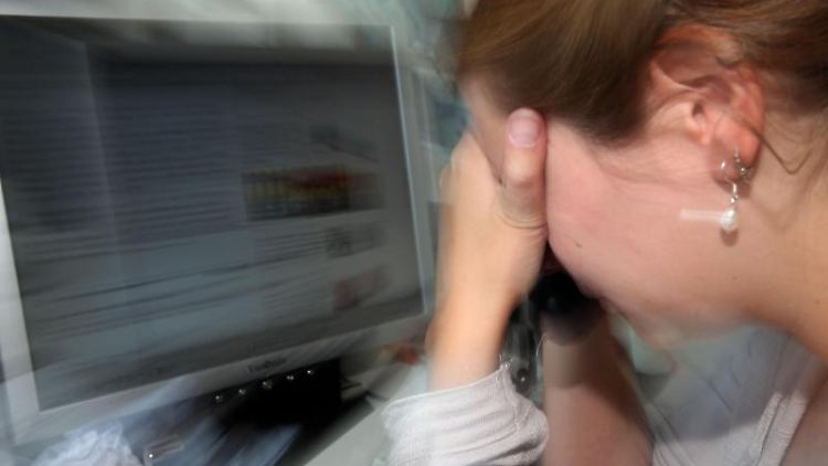 Wer krank und geschwächt zur Arbeit kommt, bringt weniger Leistung, verzögert den Heilungsprozess und stellt ein Risiko für Mitarbeiter dar. Foto: Oliver Berg