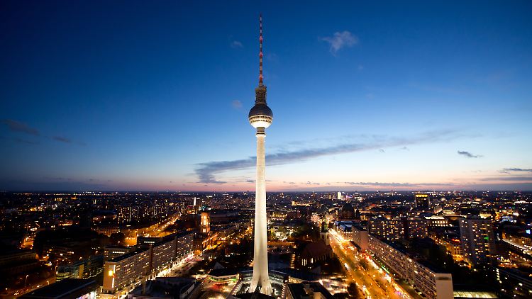 Wer hat die meisten Besucher? Die Welttourismusorganisation (UNWTO) veröffentlicht jedes Jahr eine Liste mit den Ländern, die am häufigsten von Touristen besucht wurden. Hier sind die Top 10 des vergangenen Jahres - Europa ist gleich mehrfach vertreten, auch Deutschland ist dabei. (im Bild: Berlin, Fernsehturm)