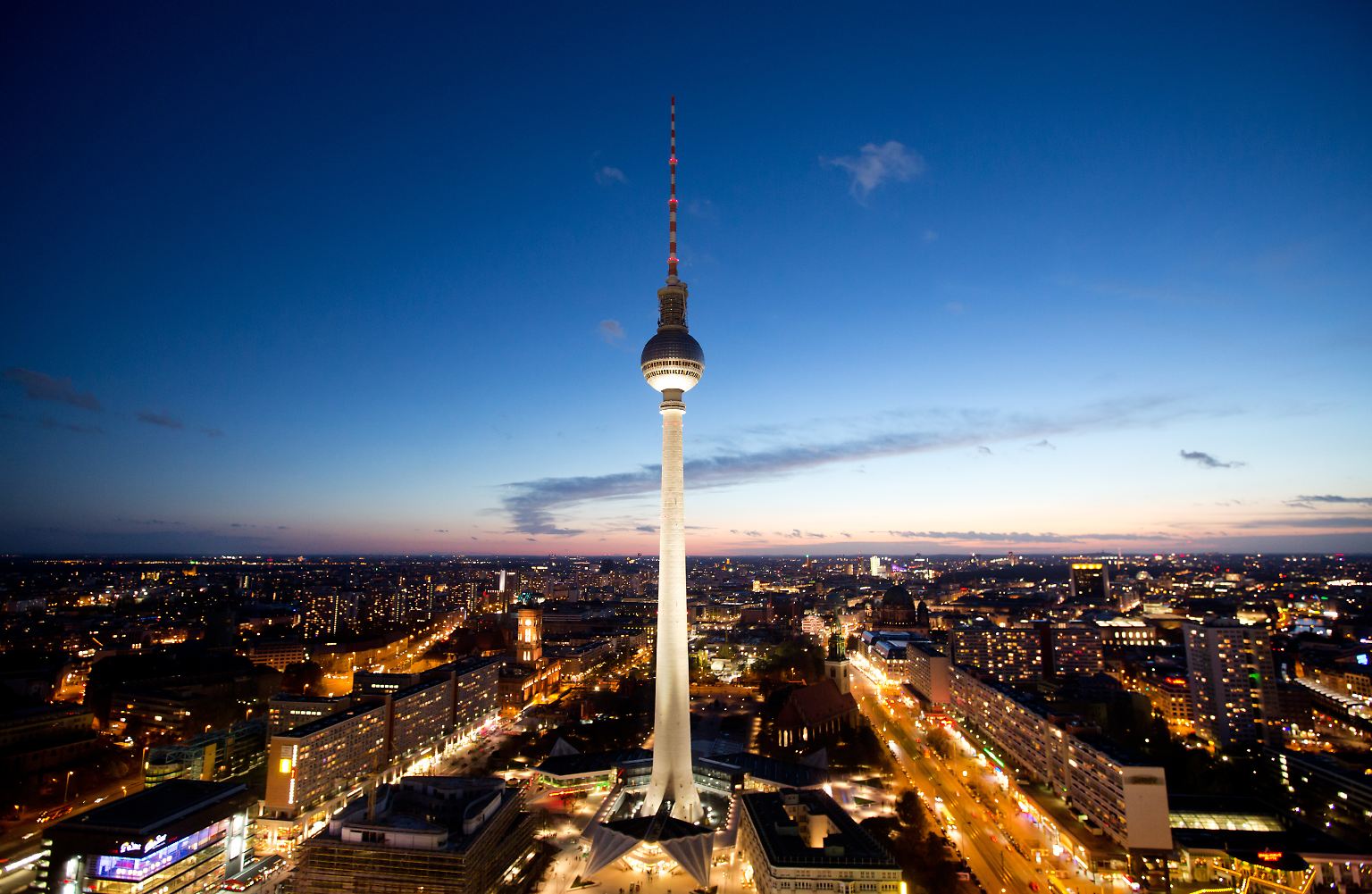 Wer hat die meisten Besucher? Die Welttourismusorganisation (UNWTO) veröffentlicht jedes Jahr eine Liste mit den Ländern, die am häufigsten von Touristen besucht wurden. Hier sind die Top 10 des vergangenen Jahres - Europa ist gleich mehrfach vertreten, auch Deutschland ist dabei. (im Bild: Berlin, Fernsehturm)