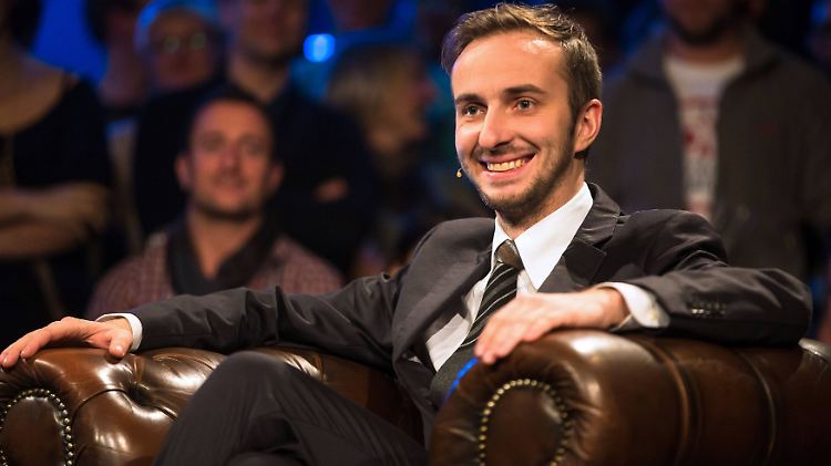 In Hamburg ist der Zivilprozess um das Erdogan-Gedicht "Schmähkritik" des ZDF-Moderators Jan Böhmermann gestartet.