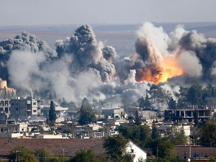 In der nordsyrischen Stadt Kobani zeigten die syrischen Kurden, dass sie dem IS mit Hilfe der USA standhalten können.