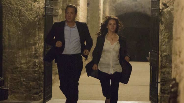 Ständig auf der Suche - und auf der Flucht: Robert Langdon (Tom Hanks) und Sienna Brooks (Felicity Jones) in "Inferno".