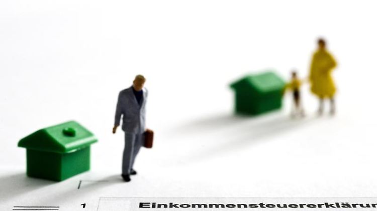 Liegen Erst- und Zweitwohnung in derselben Stadt, aber das Finanzamt erkennt die doppelte Haushaltsführung nicht an, dann kann der Steuerzahler seinen Fall beim Finanzgericht prüfen lassen.