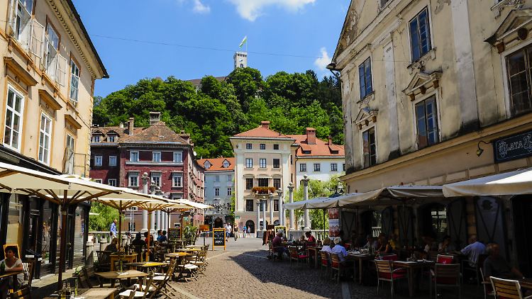 Die Altstadt Ljubljanas mit der Burg.