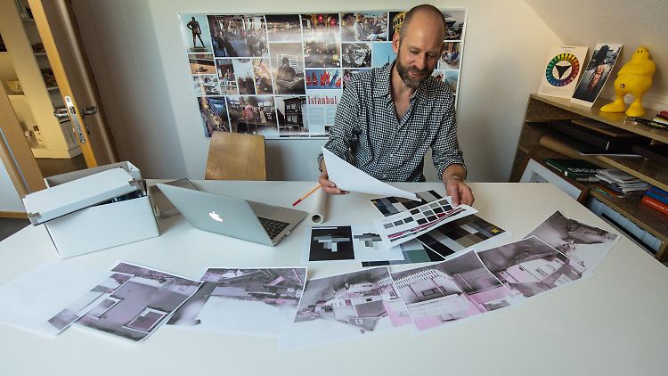 Markus Pretnar vergleicht eine Farbproportion mit einem Straßenpanorama.