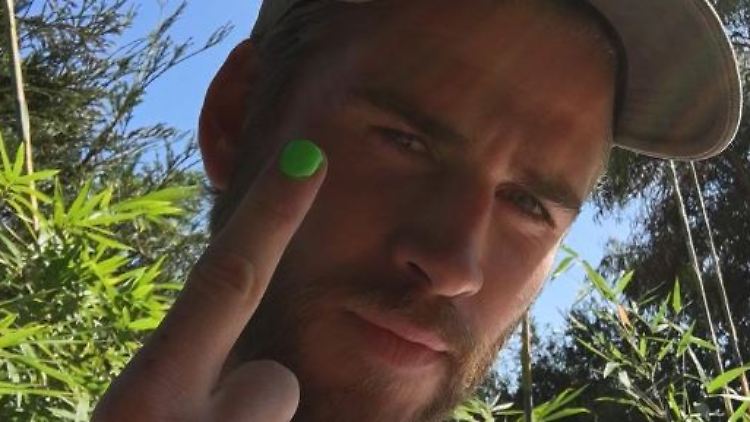 Gegen Gewalt gegen Kinder: Liam Hemsworth, der jüngste der drei erfolgreichen Hemsworth-Brüder, unterstützt #polishedman ebenfalls.