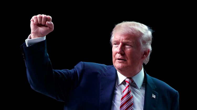 "Illoyale Republikaner sind weitaus schwieriger als die korrupte Hillary", sagt Trump. "Sie kommen von allen Seiten."