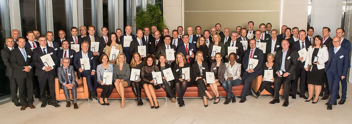 Glückliche Gewinner bei der Preisverleihung in der Berliner Bertelsmann-Repräsentanz.