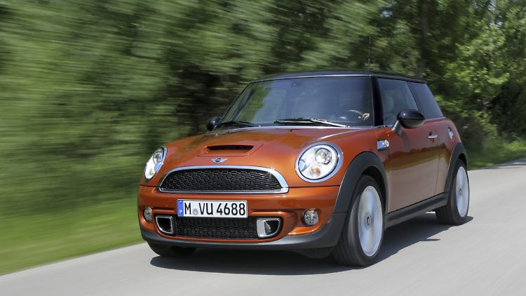 Umgarnt die weibliche Kundschaft ausgesprochen erfolgreich: Der Mini ist ein klassisches Frauenauto.