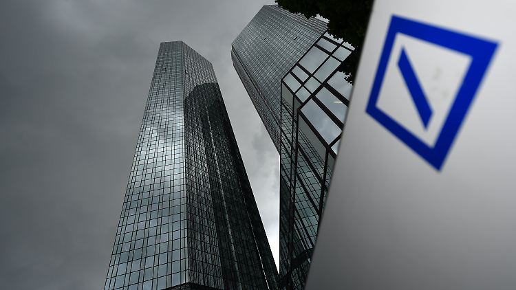 Dunkle Wolken über Fragen: Die Deutsche Bank steckt in der Krise.
