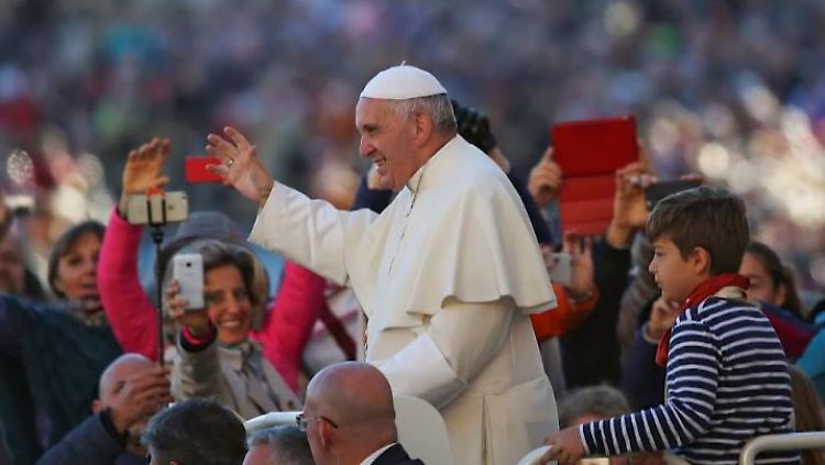 Papamobil Jungen.JPG