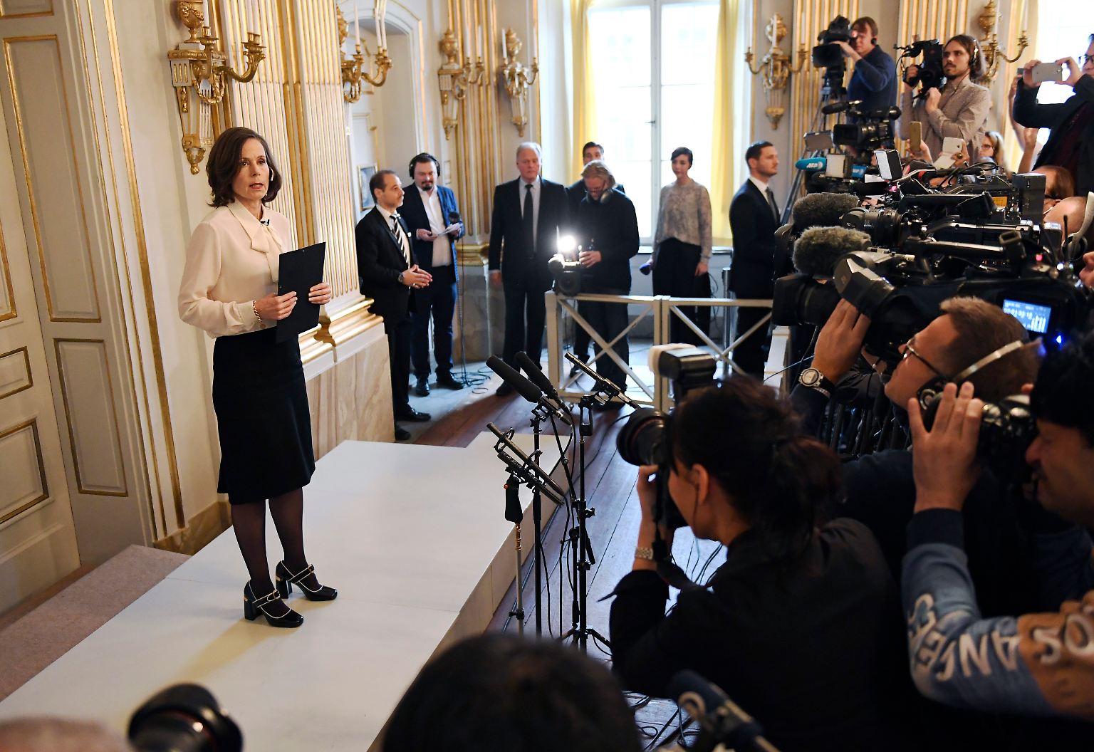 Der Nobelpreis für Literatur 2016 geht an ...