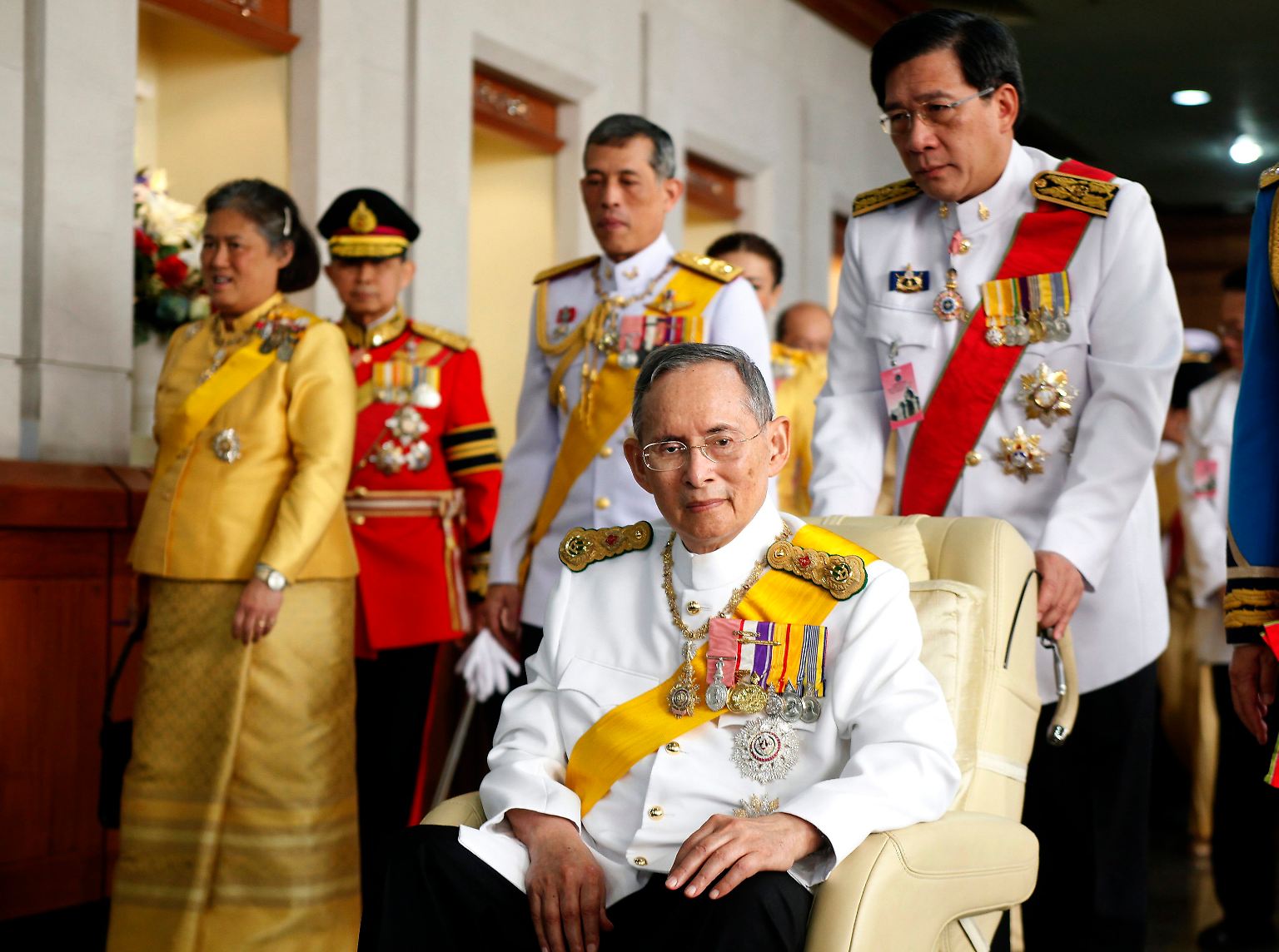 Monatelang hatte sein Volk um ihn gebangt, nun ist Thailands König Bhumibol Adulyadej mit 88 Jahren in Bangkok gestorben.