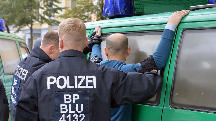 Ein Schlag gegen die organisierte Kriminalität ist der Polizei jüngst in Berlin gelungen. Es wurden mehrere Diebesbanden hochgenommen. Im Visier: 40 Verdächtige.
