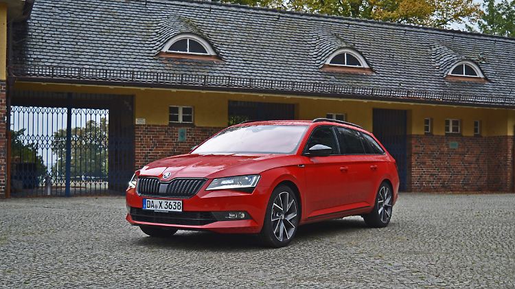 Mit 280 PS wird der Skoda Superb als SportLine sogar zum Gegner von Audi.