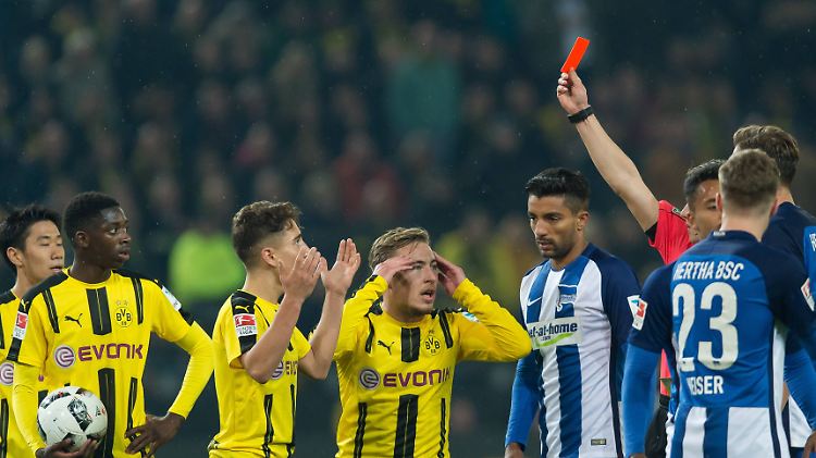 Insgesamt gab es beim BVB gegen Hertha BSC Spiel fünf gelbe und zwei rote Karten.