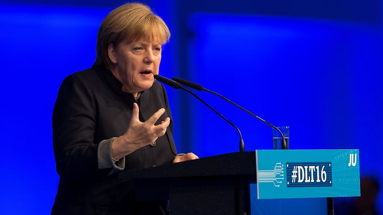 Angela Merkel spricht auch über die Entwicklungshilfe in Afrika.