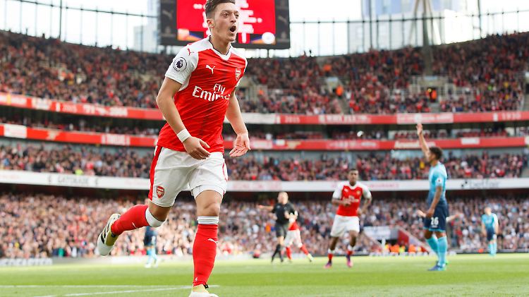 Mesut Özil erzielte gegen Swansea das zwischenzeitliche 3:1 für Arsenal.