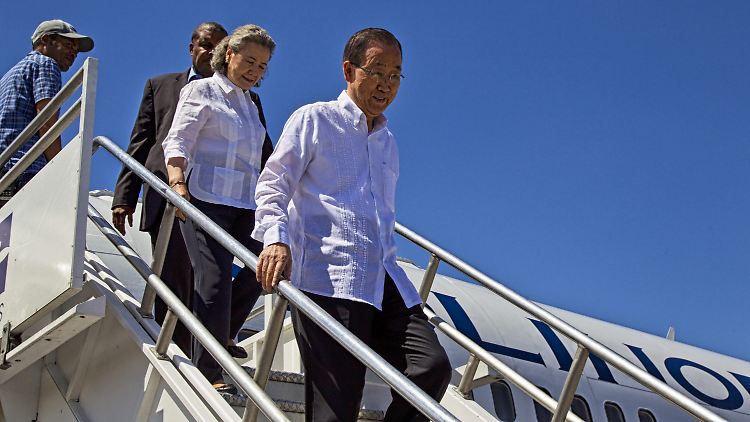 UN-Generalsekretär Ban Ki Moon bei seiner Ankunft in Haiti