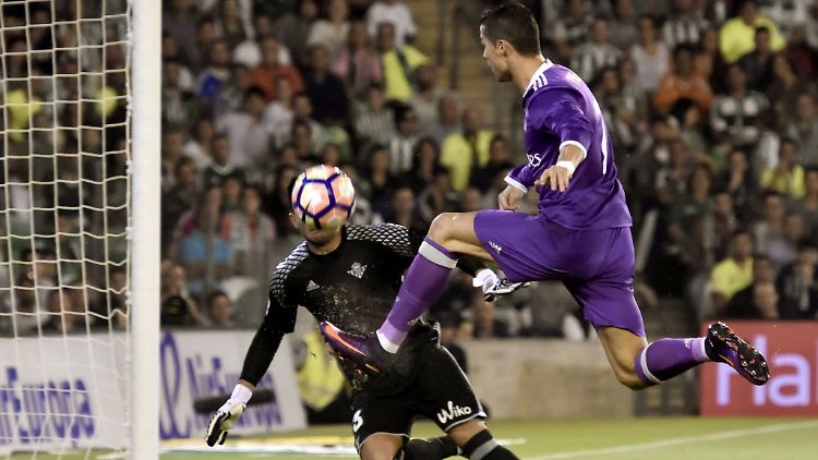 Reals Superstar Cristiano Ronaldo machte gegen Betis Sevilla das wichtige Tor zum 6:1-Endstand.
