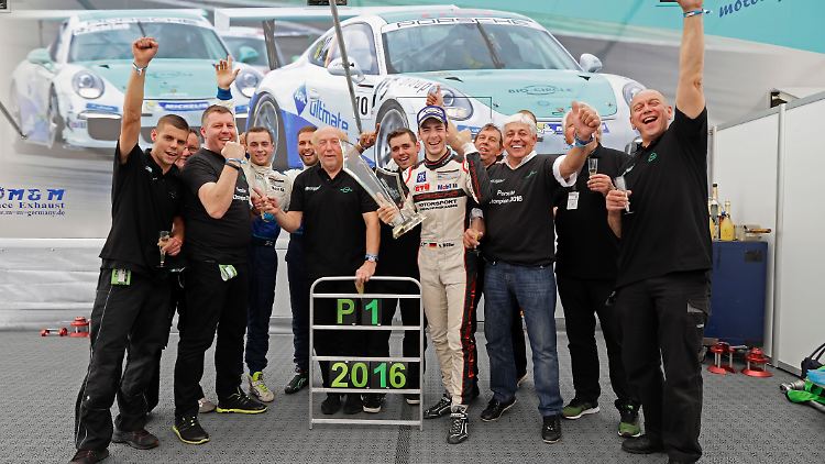Porsche-Junior Sven Müller verdiente sich den Titel mit zehn Saisonsiegen.
