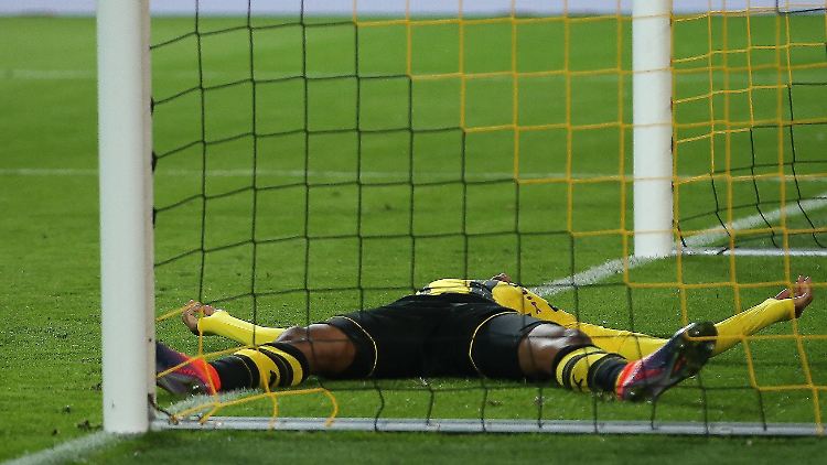 Dortmunds Pierre-Emerick Aubameyang schoss sich als einer der fünf Elfmeterfehlschützen in die Liga-Annalen.