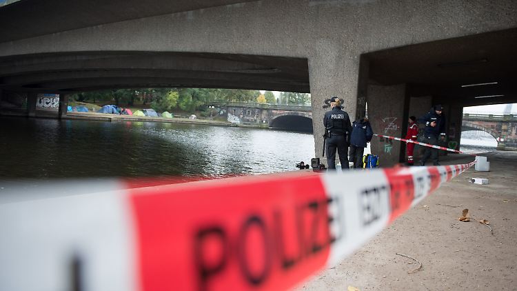 Der Tatort unter der Kennedybrücke.