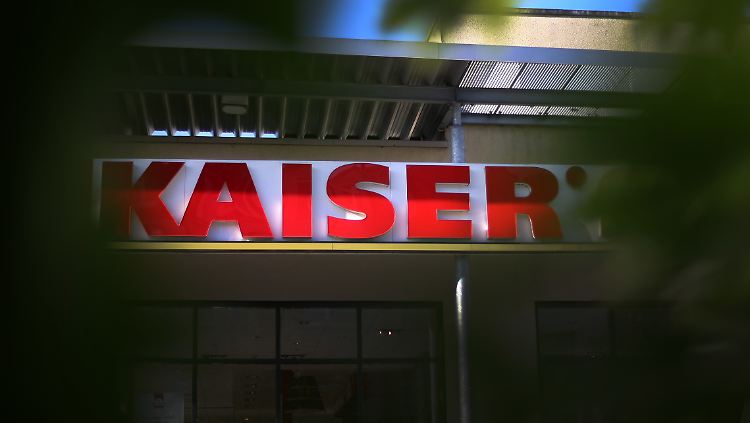 Tausende Jobs könnten beim Kampf um Kaisers verloren gehen.