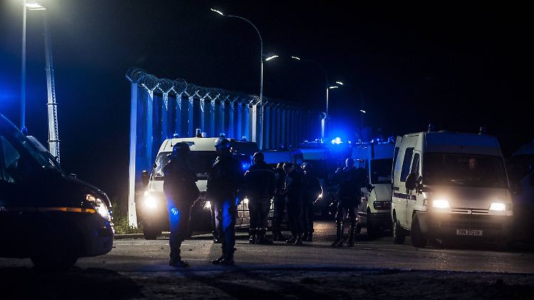 Der "Dschungel " von Calais soll noch vor dem Winter geräumt werden.