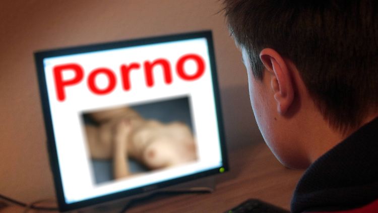 Der Erstkontakt mit Pornografie erfolgt immer früher.