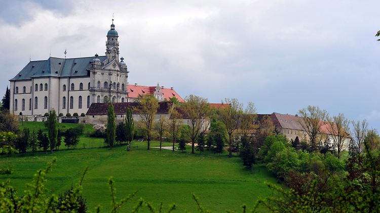 Das Kloster Neresheim auf der Schwäbischen Alb. Hier waren 2013 nach dem Tod eines Mönchs vier Millionen Euro aufgetaucht.